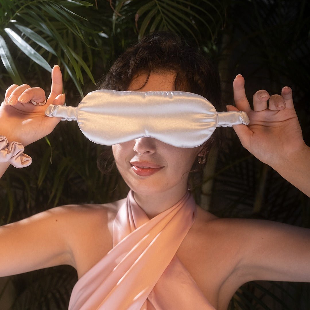 Why Silk is the Best Fabric for Sensitive Skin - FEELITS