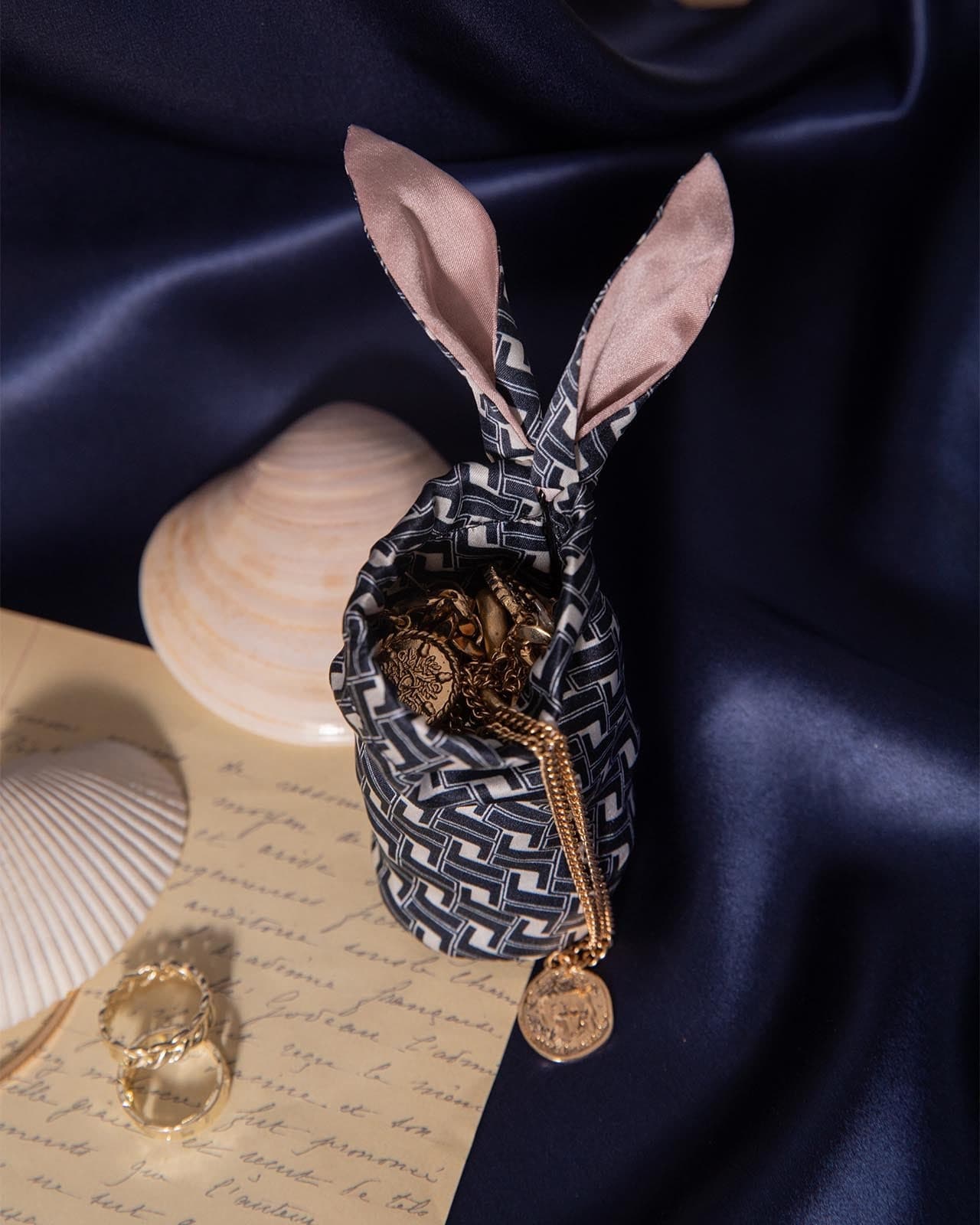 jewelry pouch jewelry travel pouch drawstring jewelry pouch pouches for jewelry mini pouch Feelits silk mini pouch  Feelits silk mini bunny pouch  mulberry silk mini pouch  lipstick pouch Feelits Royal Mulberry Silk Perfect Gift