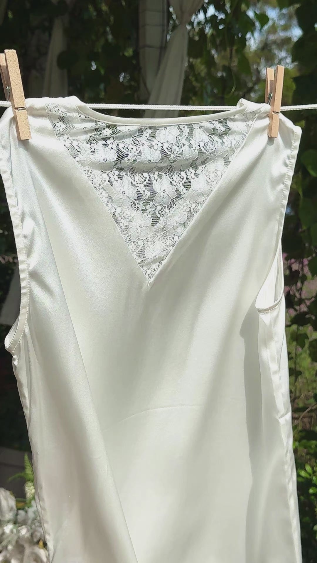 FEELITS TK20 22 Momme Silk Lace Cutout V-Neck Tank Top - FEELITS