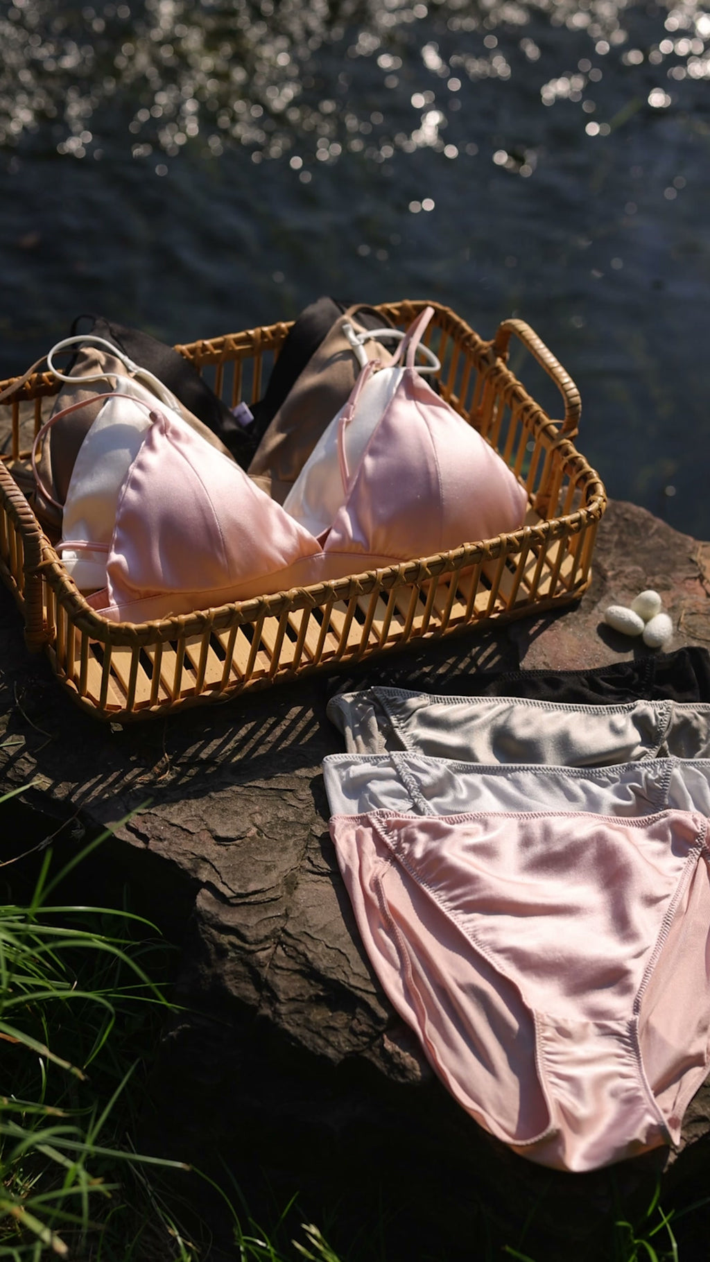 KN26 silk bikini panties front view | FEELITS